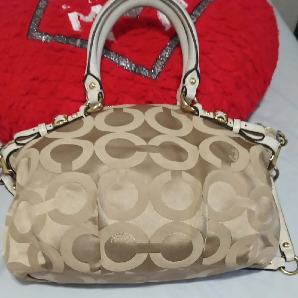 Coach 18650. Beige Signature Satchel